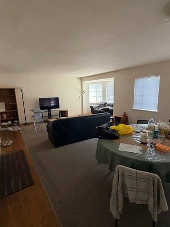 Listing photo 1 of 5