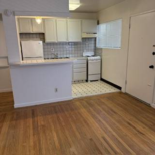 Listing photo 1 of 5