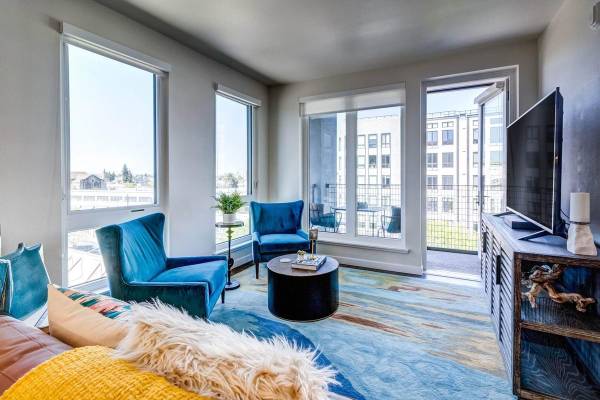 Listing photo 1 of 5