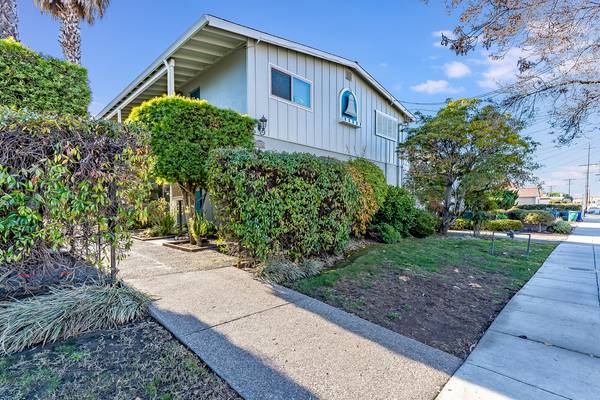 Listing photo 1 of 5