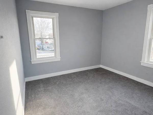 Listing photo 1 of 5