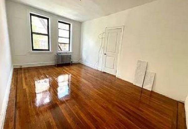 Listing photo 1 of 4