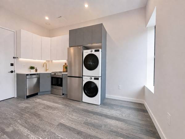 Listing photo 1 of 5