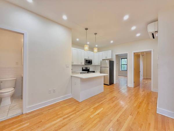 Listing photo 1 of 5