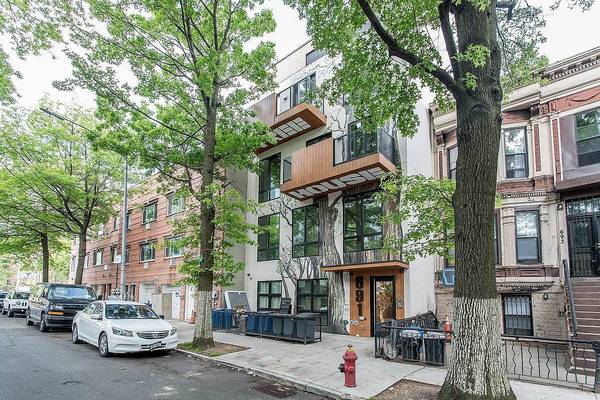 Listing photo 1 of 5