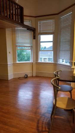 Listing photo 1 of 5