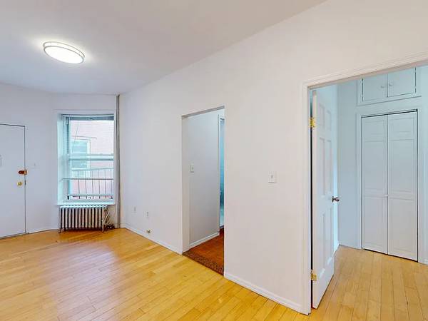 Listing photo 1 of 5