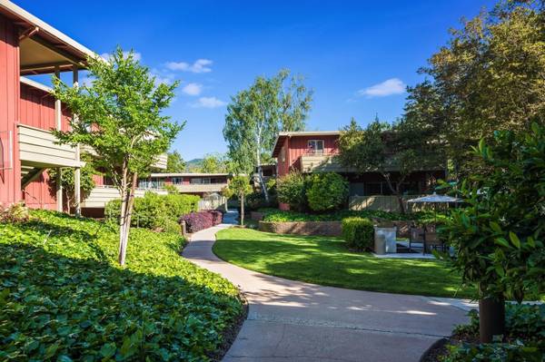 Listing photo 1 of 5