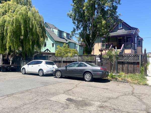 Listing photo 1 of 5
