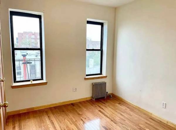 Listing photo 1 of 5