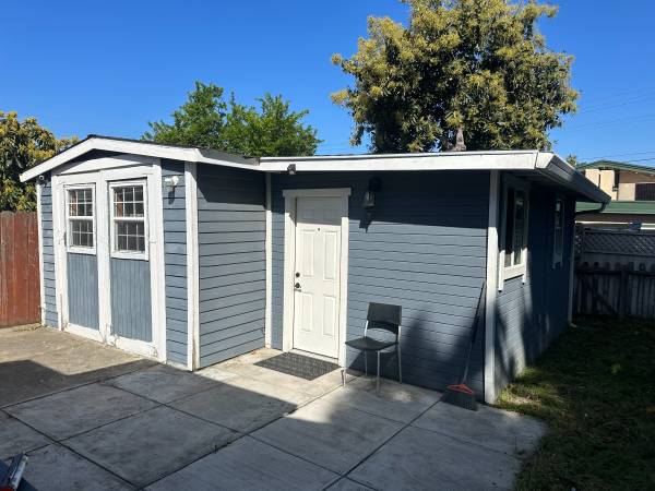Listing photo 1 of 5