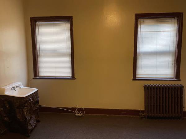 Listing photo 1 of 5