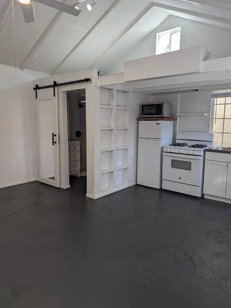 Listing photo 1 of 5