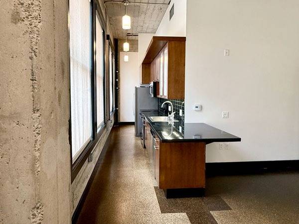 Listing photo 1 of 5