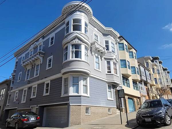 Listing photo 1 of 4
