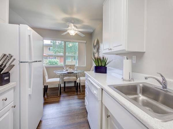 Listing photo 1 of 5