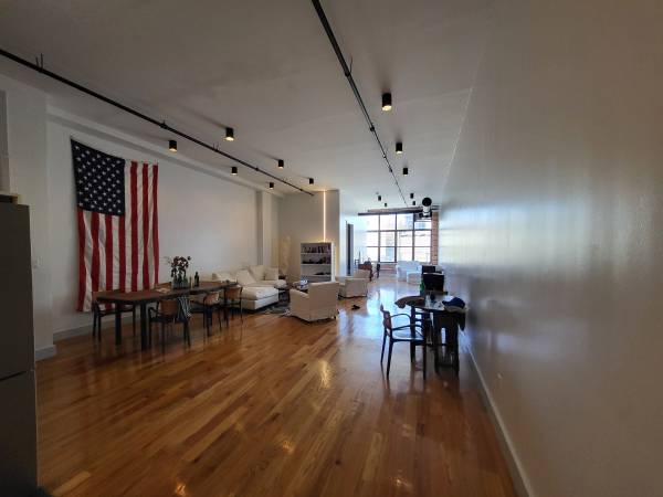 Listing photo 1 of 5