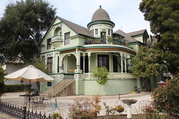 Listing photo 1 of 5