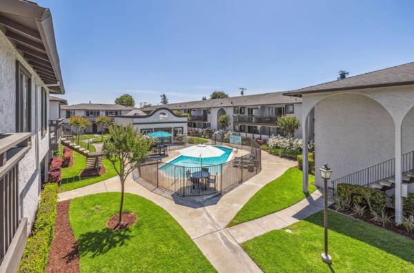 Listing photo 1 of 5