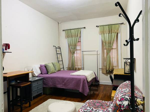 Listing photo 1 of 5