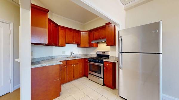 Listing photo 1 of 5
