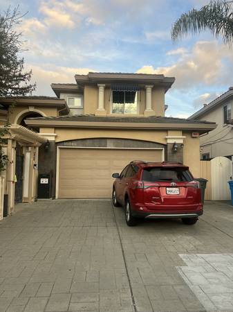 Listing photo 1 of 5