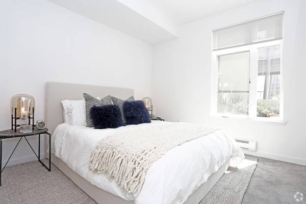 Listing photo 1 of 5