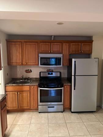 Listing photo 1 of 5