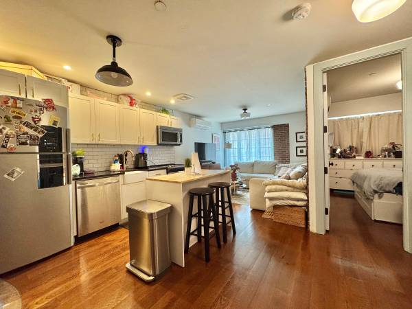 Listing photo 1 of 5