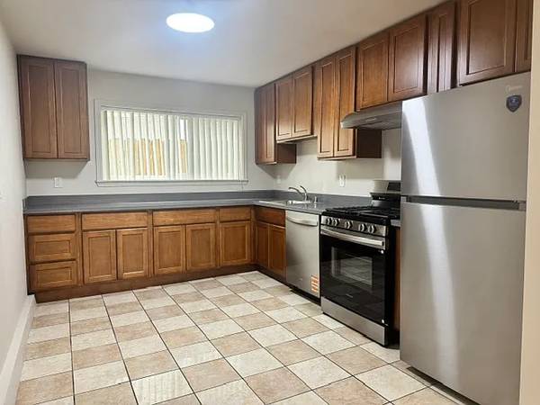 Listing photo 1 of 5