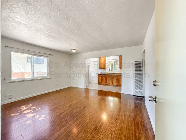 Listing photo 1 of 5