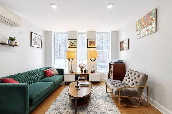 Listing photo 1 of 5