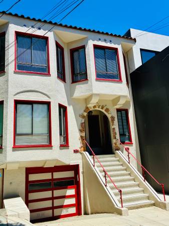 Listing photo 1 of 5