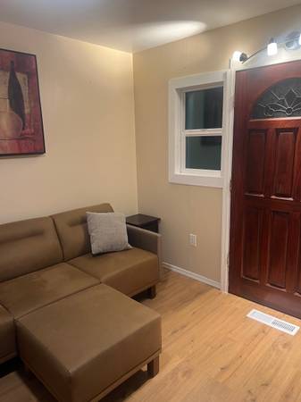 Listing photo 1 of 4