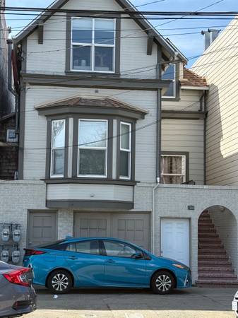 Listing photo 1 of 5