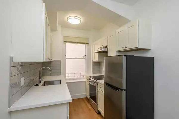 Listing photo 1 of 4