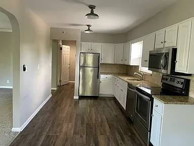 Listing photo 1 of 5