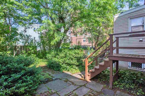 Listing photo 1 of 5