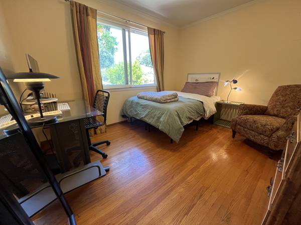 Listing photo 1 of 4