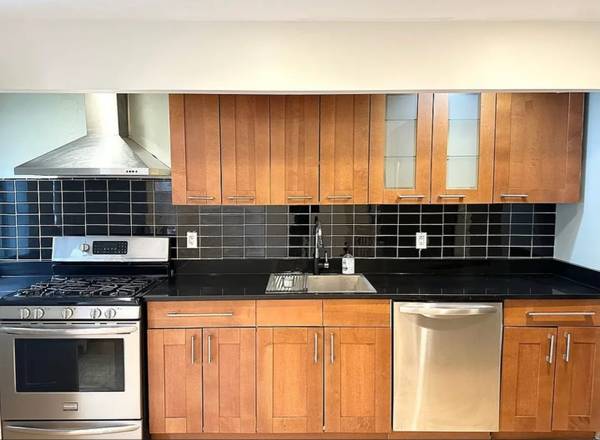 Listing photo 1 of 5