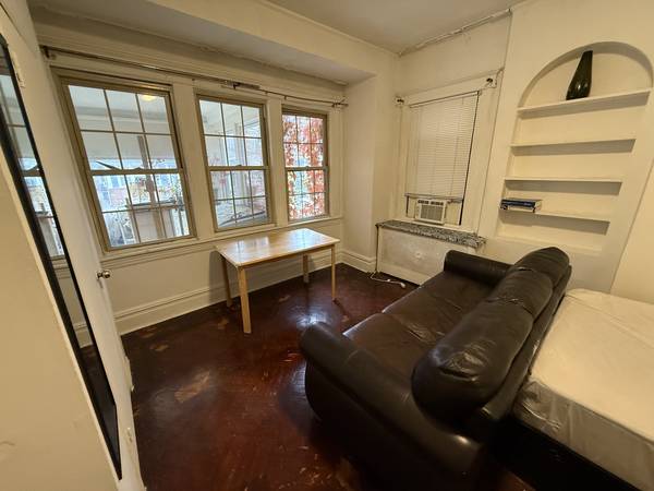 Listing photo 1 of 5