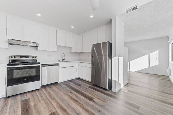 Listing photo 1 of 5