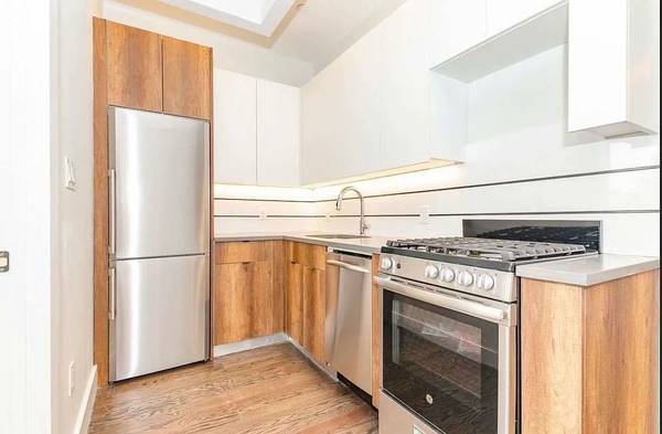 Listing photo 1 of 5