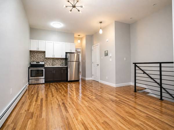 Listing photo 1 of 5