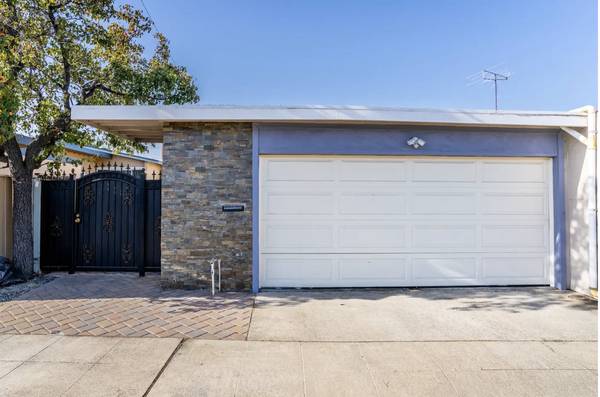 Listing photo 1 of 5