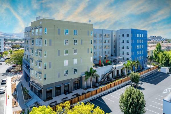 Listing photo 1 of 5