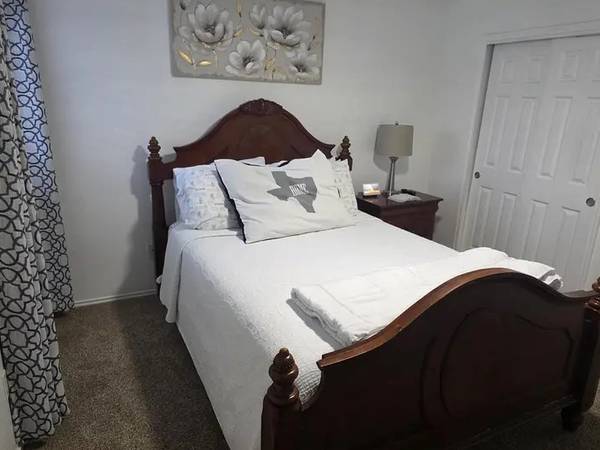 Listing photo 1 of 2