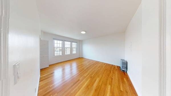 Listing photo 1 of 5