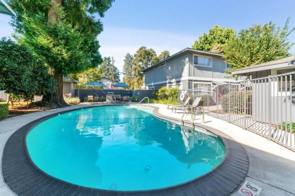 Listing photo 1 of 5