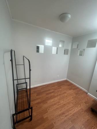 Listing photo 1 of 4